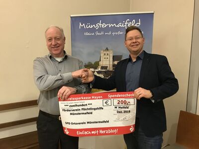 Scheckübergabe durch den Vorsitzenden des SPD Ortsvereins Münstermaifeld an den Förderverein Flüchtlingshilfe e.V..