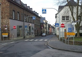 Seit einem halben Jahr gibt es sie nun, die neue Verkehrsführung als Rundkurs in Münstermaifeld.